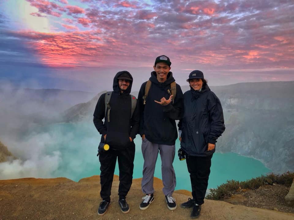 Sunrise on Ijen crater 